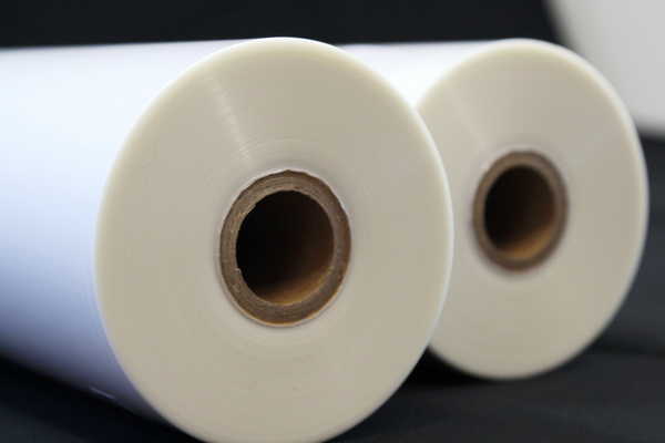 Understanding OPP vs PET Laminates for Commercial Printing